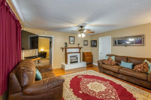 100 Center St, Bonham, TX 75418-4328