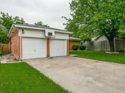 3616 Reeves St, Fort Worth, TX 76117-2832