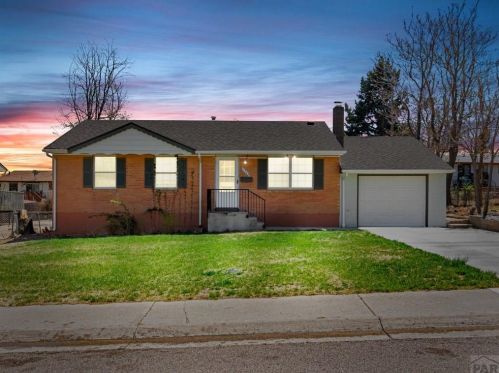 1505 Bunker Hill Rd, Pueblo, CO 81001-2005