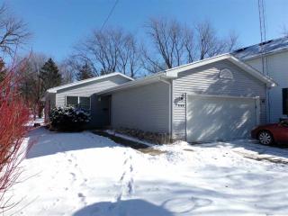 306 Locust St, Genoa, IL 60135-1028