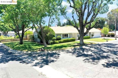 1456 Dina Dr, Concord, CA 94518-1222