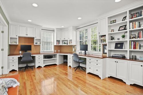 46 Pine Hill Ave, Norwalk CT  06855-2810 exterior