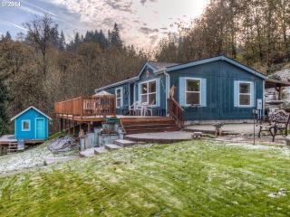 29470 Harbor View Dr, Rainier, OR 97048-2218
