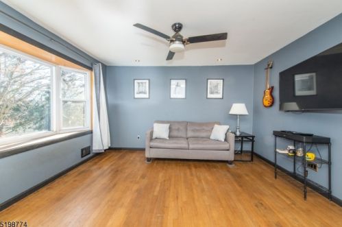 31 Mountain Heights Dr, Sparta, NJ 07871-2837