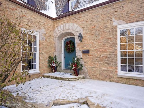 207 Merton Ave, Glendale Heights, IL 60137-5509
