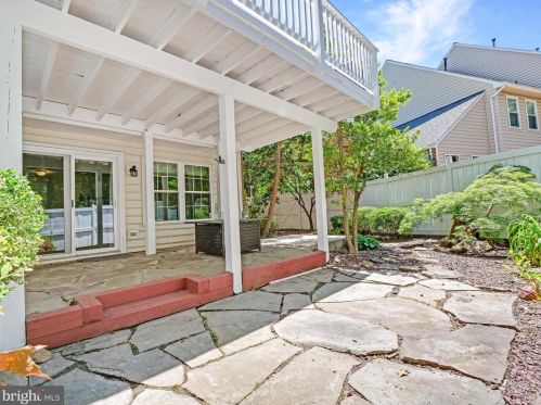 12001 Edgemere Cir, Herndon VA  20190-3256 exterior