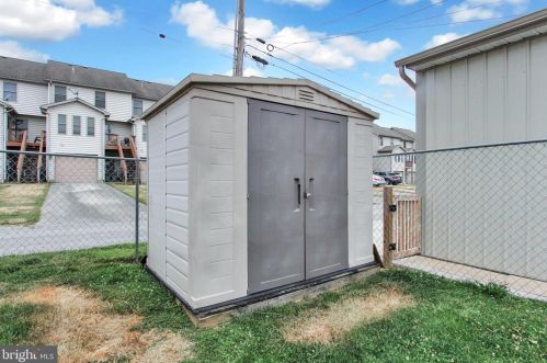 32 Moul Ave, Hanover PA 17331-2080 exterior