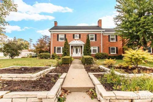 105 Crestwood Dr, Peoria, IL 61611-3730