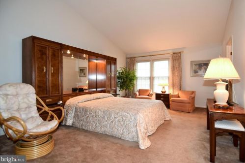 7833 Painted Daisy Dr, Springfield VA  22152-3850 exterior