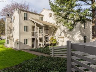 11910 Boones Bnd Dr, Beaverton OR  97008-7815 exterior