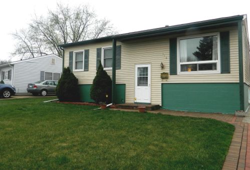 116 Willow Rd, Streamwood, IL 60107-1748