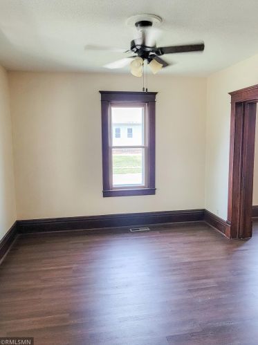 109 11th St, Gibbon, MN 55335-9620