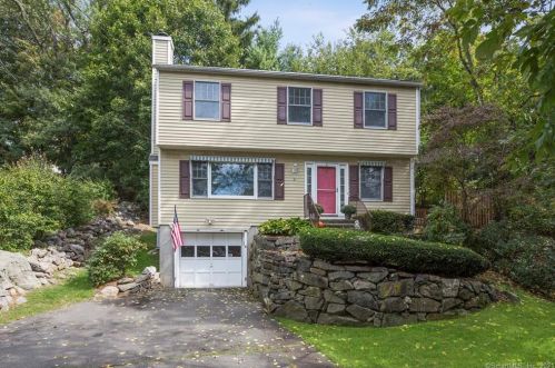31 Devils Garden Rd, Norwalk, CT 06854-3301