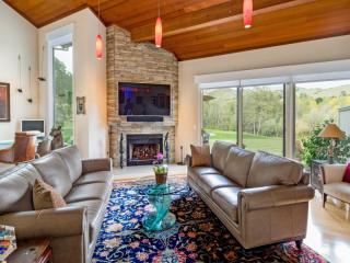 28052 Hawk Ct, Carmel, CA 93923-8561