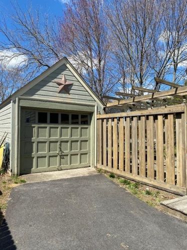 255 Tennyson Rd, Warwick, RI 02888-1849