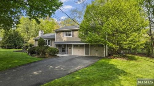 63 Stone Fence Rd, Allendale, NJ 07401-1851