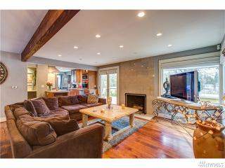 1314 104th Ave, Bellevue, WA 98004-7129
