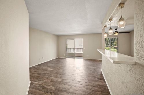 7478 Altiva Pl, Carlsbad CA  92009-6415 exterior