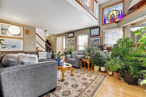 5279 Diamond Dr, Oak Forest, IL 60452-2143