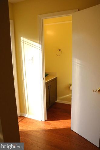 7912 Bubbling Brook Cir, Springfield VA  22153-2604 exterior