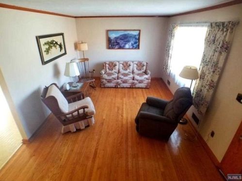 466 Franklin Ave, Hasbrouck Heights, NJ 07604-2536