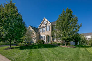 10 Crestview Dr, Clinton, NJ 08809-2046