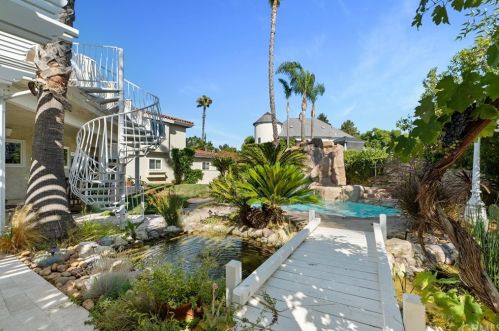 289 Owens Dr, Anaheim CA  92808-1327 exterior