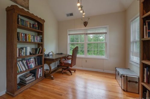 270 Budding Rdg, Southington CT  06489-4226 exterior