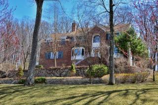8 Cromwell Dr, Chester, NJ 07930-2151