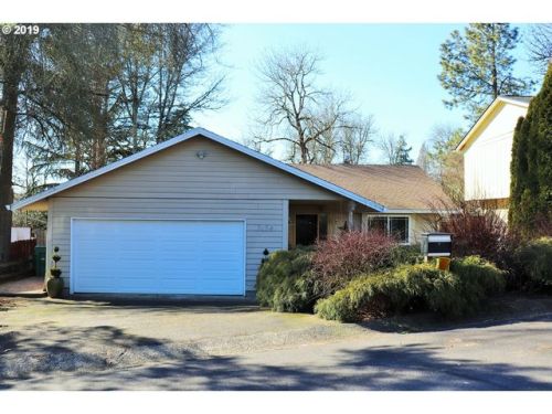 12425 60th Ct, Portland, OR 97222-2901