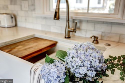 1220 Country Club Dr, Lancaster PA  17601-5208 exterior