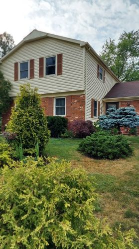110 Stonegate Rd, Buffalo Grove, IL 60089-1961