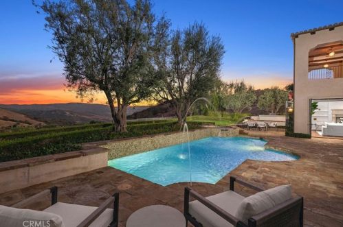 22 Black Falcon, Irvine CA  92603-0420 exterior