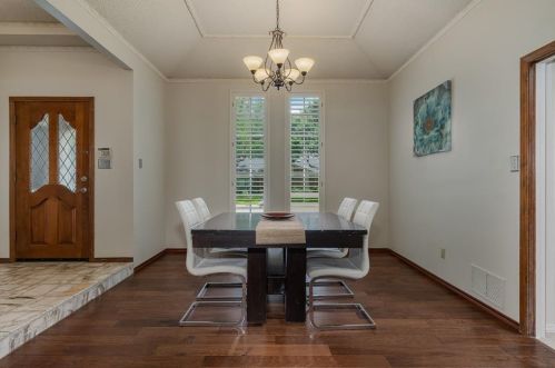 6615 Elvedon Dr, Dallas, TX 75248-1323