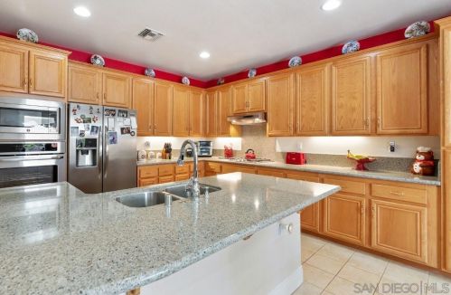 1464 Stanislaus Dr, Chula Vista CA  91913-1478 exterior