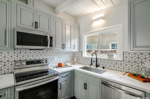 28562 Rochelle Ave, Hayward CA  94544-5454 exterior