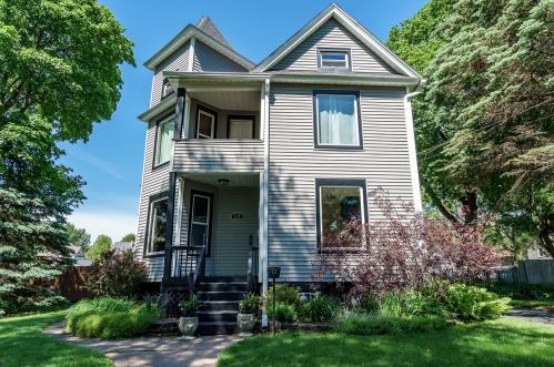 136 Rome Ave, Rockford, IL 61107-4447