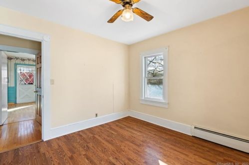 72 Flanders Rd, Niantic CT  06357-1525 exterior