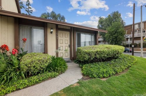14701 Parthenia St, Van Nuys CA  91402-2951 exterior