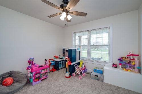 2536 Moorefield Rd, Springfield OH  45502-8209 exterior
