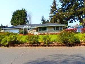 1550 Menlo Loop, Springfield, OR 97477-7687
