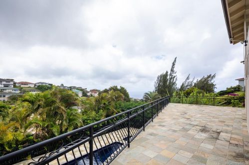 2098 Aliali Pl, Honolulu HI  96821-2601 exterior