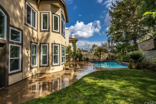 1098 Rexford Ln, Anaheim CA  92808-2333 exterior