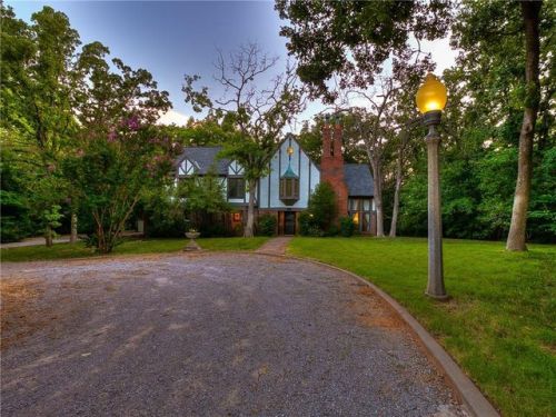 1622 Red Fox Rd, Edmond, OK 73034-5830