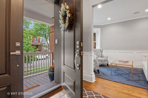 2451 Eastwood Ave, Chicago, IL 60625-2907
