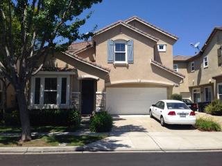 2674 Chocolate St, Pleasanton, CA 94588-8435