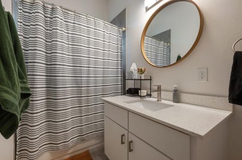 5008 Baker St, Austin TX  78721-1511 exterior