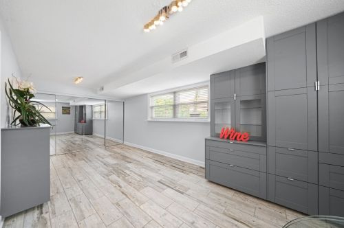 8830 Elmore St, Niles IL 60714-2413 exterior