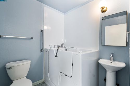 2032 Beach St, Concord, CA 94519-2506