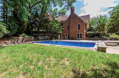 810 Mabry Rd, Atlanta GA  30328-2662 exterior